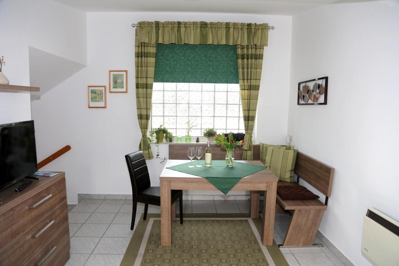 Weingut Apartment Hildegard Gangl Illmitz Exterior foto