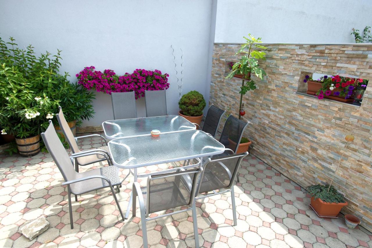 Weingut Apartment Hildegard Gangl Illmitz Exterior foto